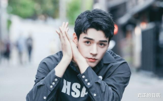 迪丽热巴|艺人活跃粉丝榜“大洗牌”：肖战被超越，龚俊排名下降，迪丽热巴仅排第八！