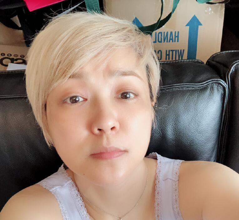 十万个家居为什么|看看陈慧娴现实中的家，香港寸土寸金的房子，她家房间却堆满衣服