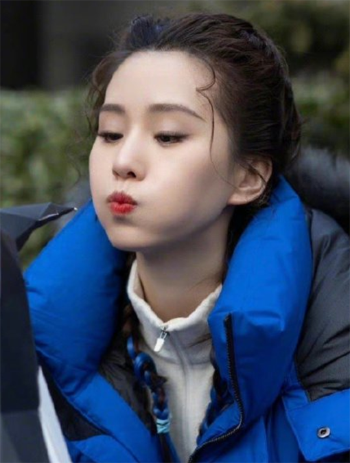 刘诗诗|刘诗诗分享在“冰雪世界”的一天！嘟嘴照好可爱好美，梦回龙葵