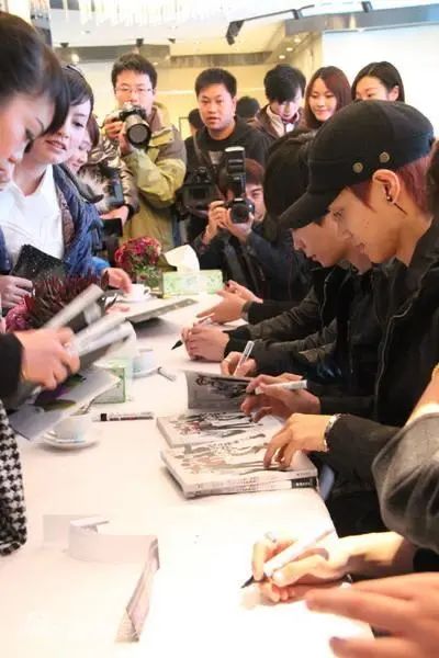 快乐男声|出轨、离婚、退出娱乐圈：曾经的顶流，终于坠落神坛