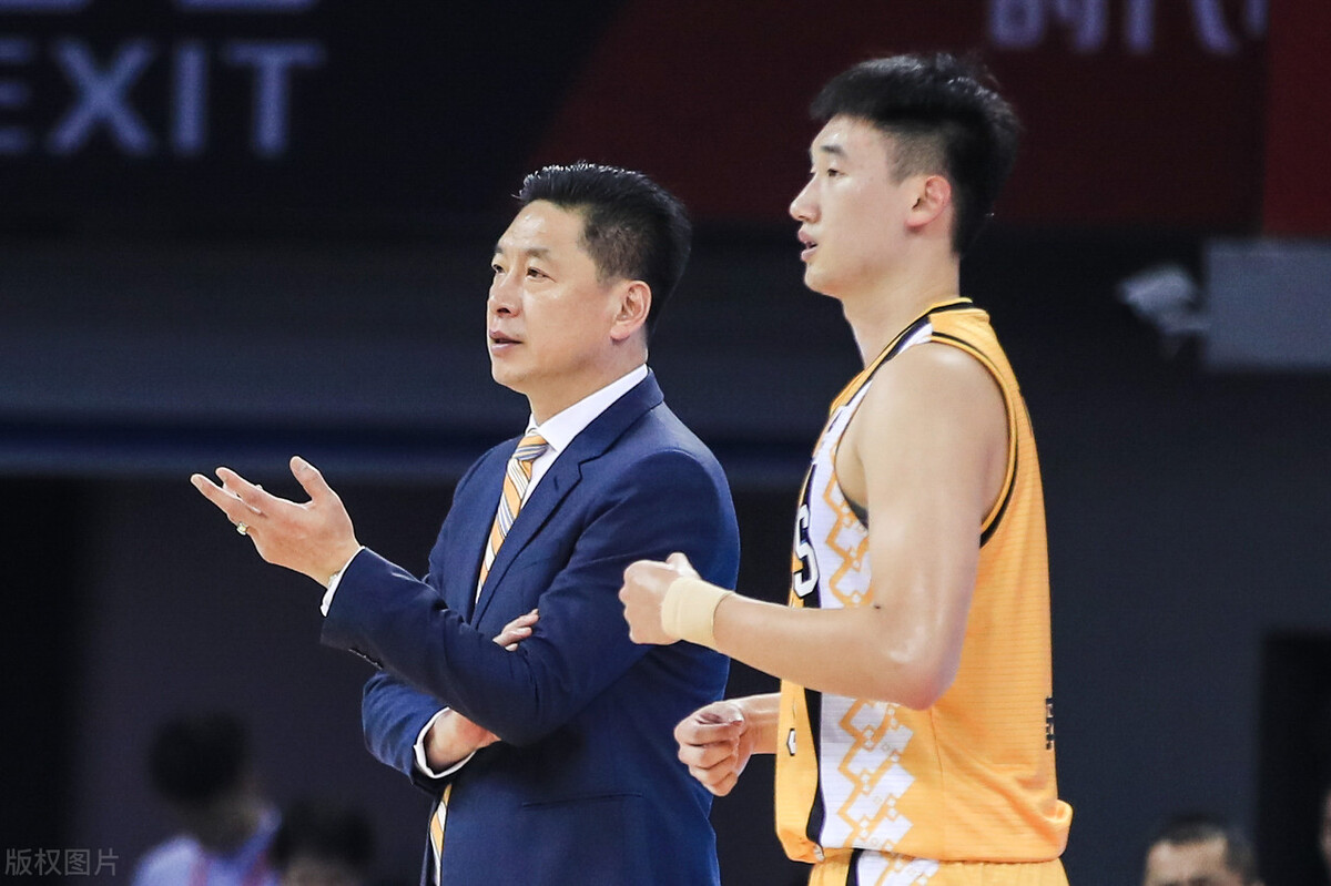 李春江|李春江去向浮出水面？廣廈師徒3人或簽土豪球隊，CBA新王朝將崛起