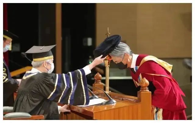 周润发|66岁周润发跑步被偶遇:状态超好,岁月也挡不住自律的人