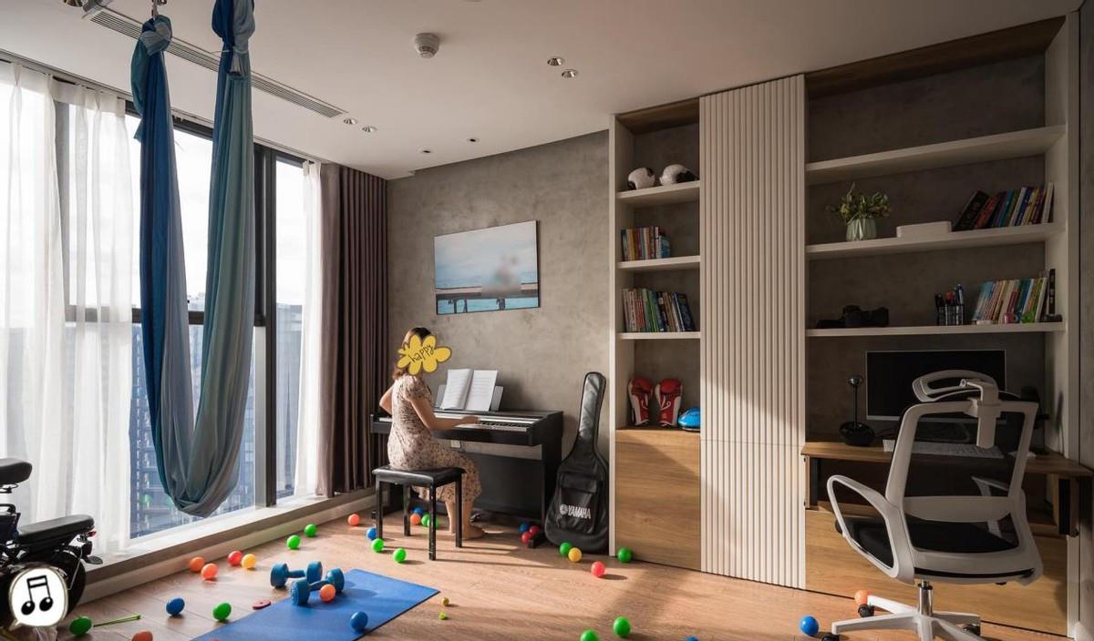 浴缸挪到阳台,楼梯下打造景观,180平顶楼复式,住着不输别墅!