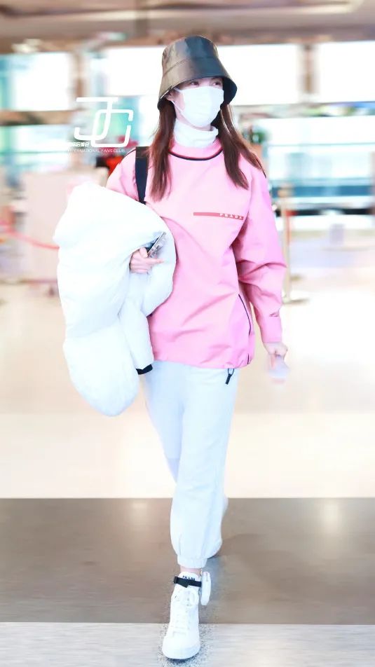 鲸鱼之心|顶流女星突然官宣新恋情,新男友不简单,竟是金晨前任?