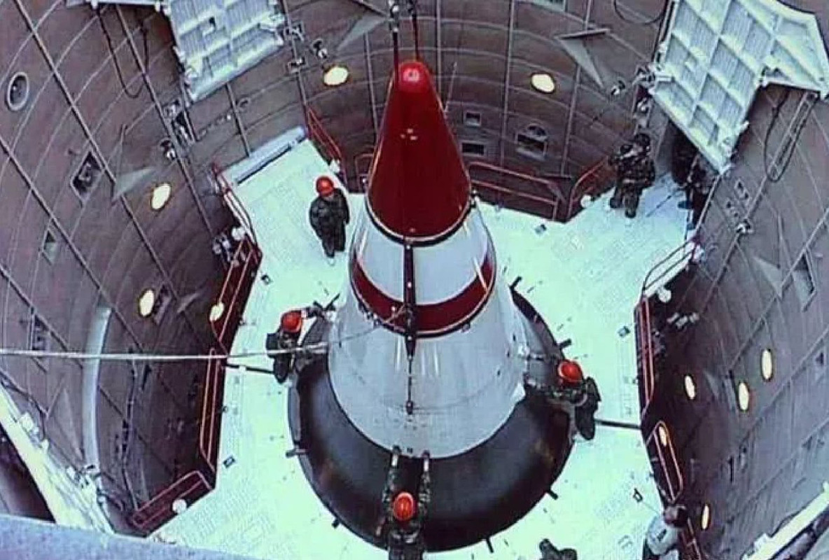 氢弹|加油机撞爆轰炸机，欧洲上空4枚氢弹降下！千倍广岛当量