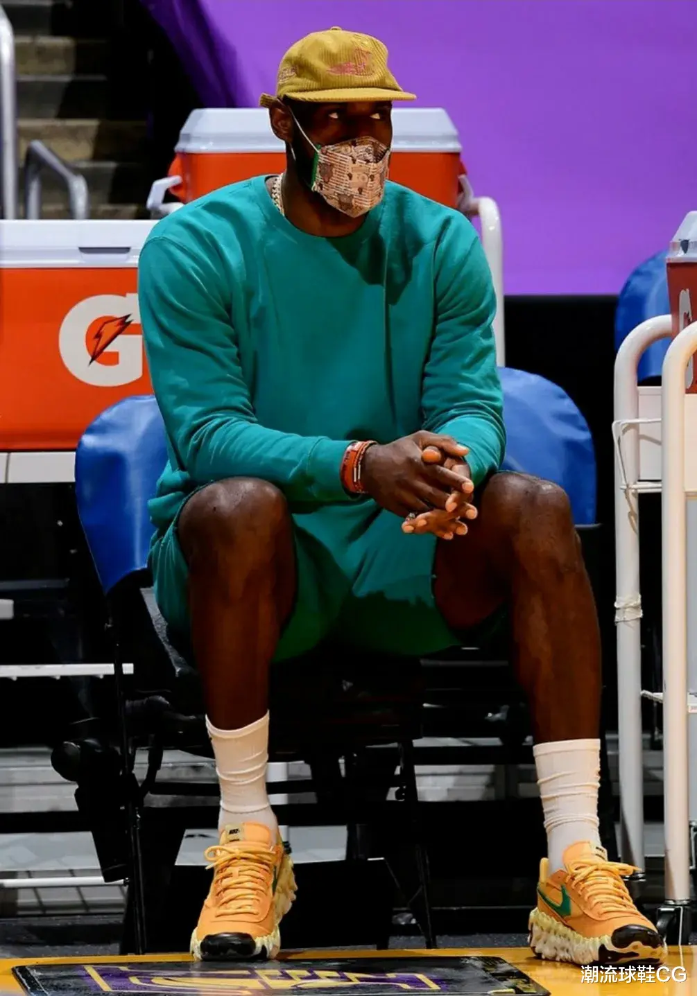 |耐克天价宇航员抄袭国产解放鞋？詹姆斯上脚平替版本！