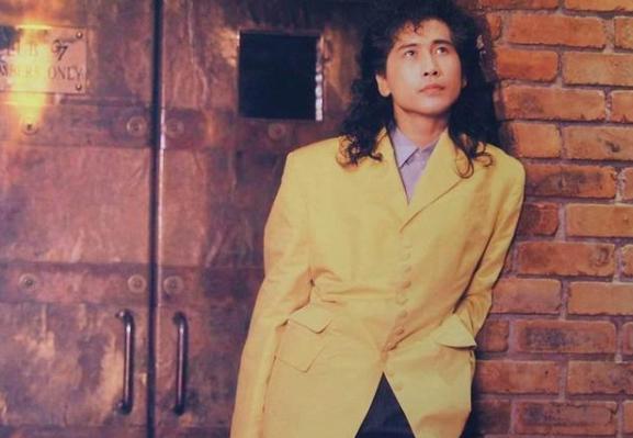 好声音|曾经的《好声音》沦落到小商城接商演，身材走样，演出费却很高