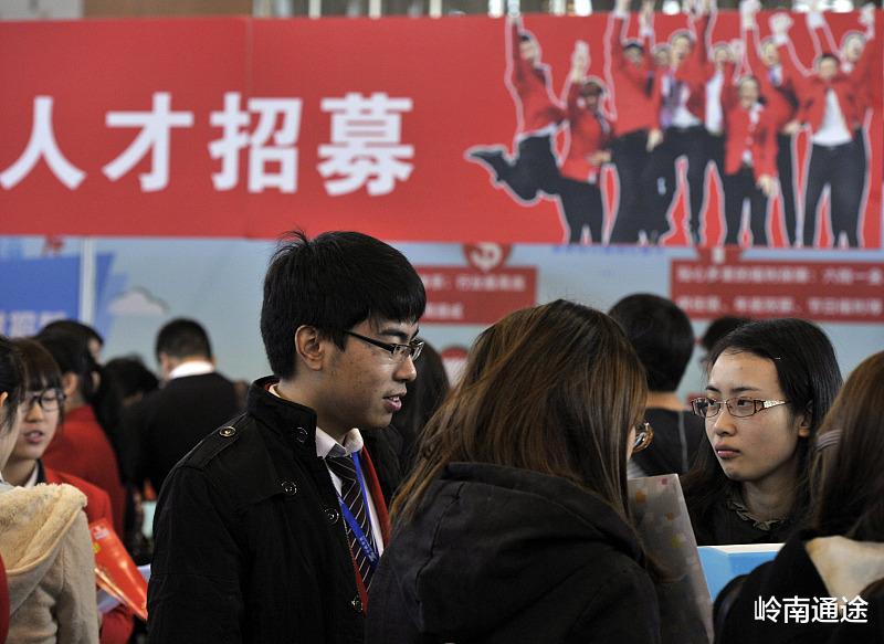 |在单位，领导更喜欢人才还是听话的人？人才最重要！