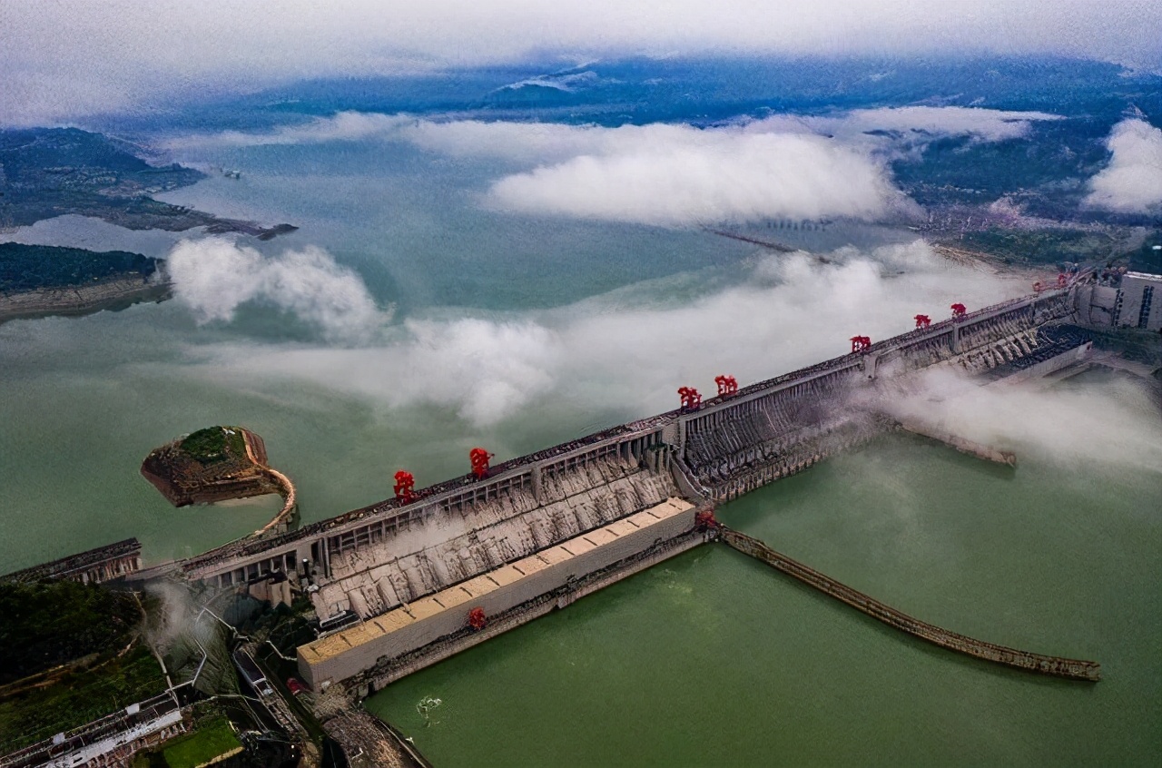 二氧化碳 高温未退，洪水来袭，地球陷入“水深火热”，人类该如何拯救？