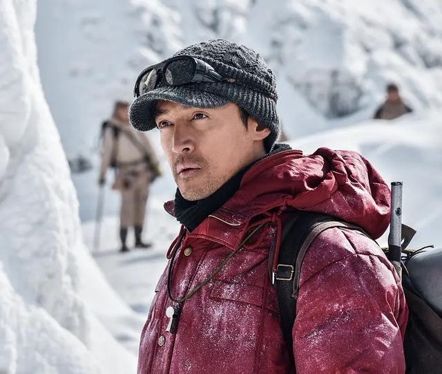 张卫健|《无尽攀登》将会在五天后上映,将会由本人亲自出演,胡歌的名字出现在海报上