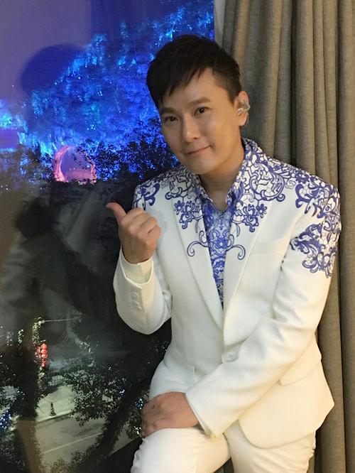 张信哲|有网友实名举报“情歌王子”张信哲。