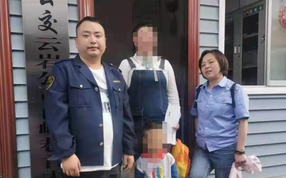 青海新闻联播 粗心妈妈大意弄丢孩子，热心公交司机帮忙找回，女子：太感谢你们