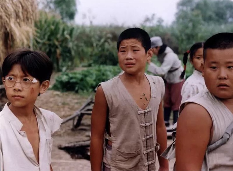 小兵张嘎|《小兵张嘎》时隔17年，白洋淀F4现状，佟乐乐成一线大咖，潘敦成为公职人员