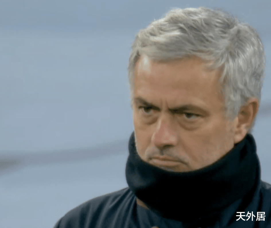 穆里尼奧|比分0-3！射門7-15！穆里尼奧一夜走下神壇：目光呆滯與瓜帥擁抱