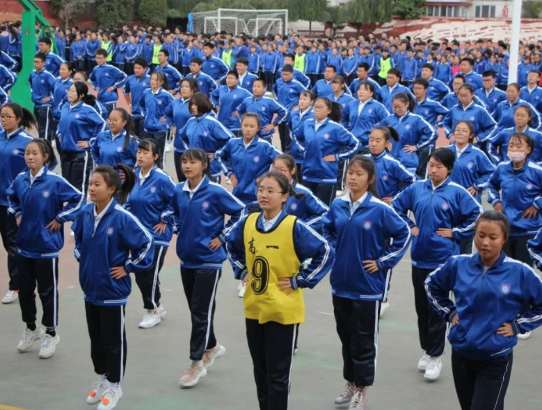 大学|上过大学和没读过书的学生,他们的差距很大,一眼就能分辨出来