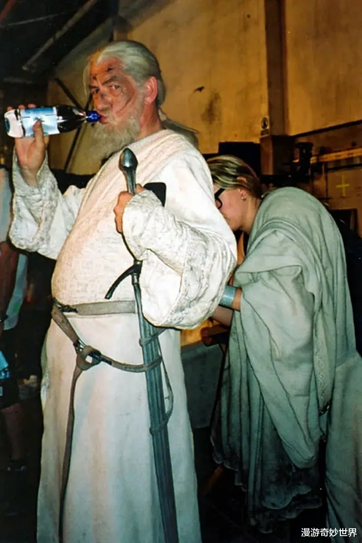 漫游奇妙世界|毁三观！30张好莱坞大片幕后照，估计你没见过