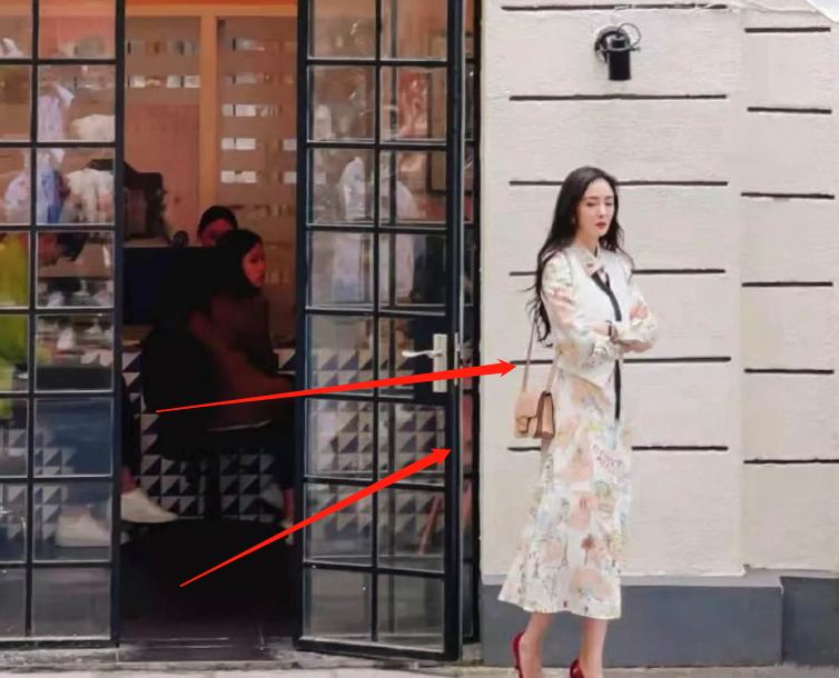 杨幂|杨幂拍戏下班后赶直播，没有工作室庇护，原相机下的状态绝绝子