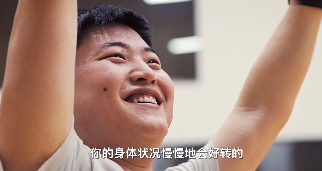 Uzi|Uzi“复出纪录片”感动观众！为了重回赛场，他一直在辛苦地锻炼