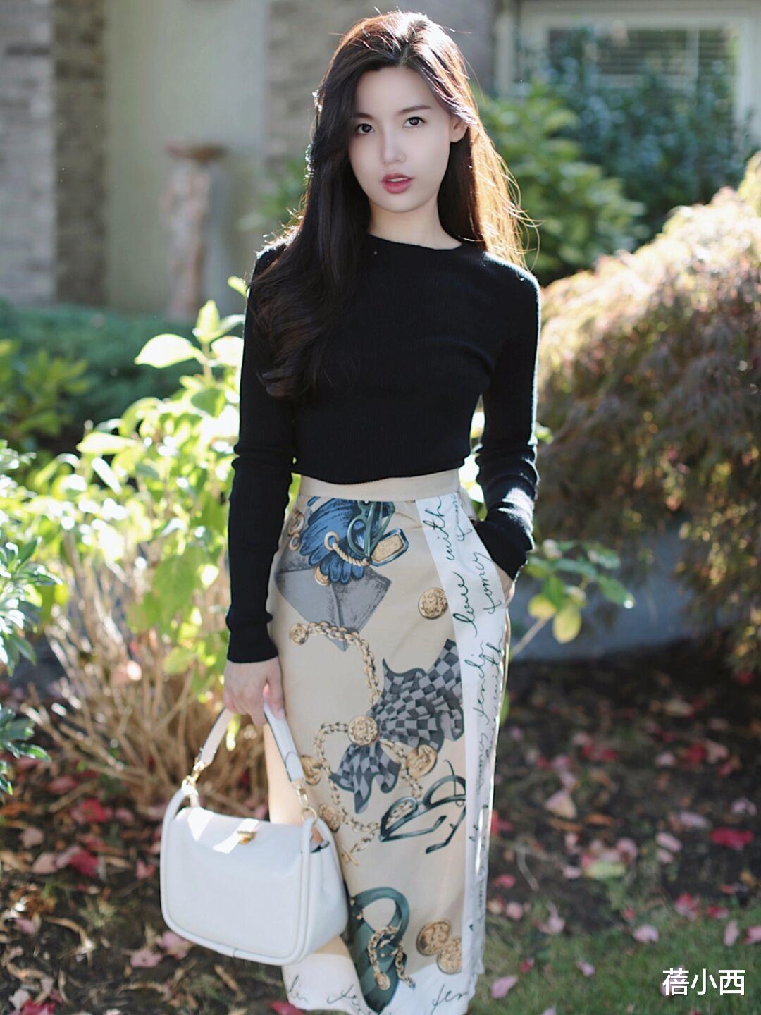蓓小西 今年建议多穿“针织衫”和“半身裙”，学会这样搭，优雅到骨子里