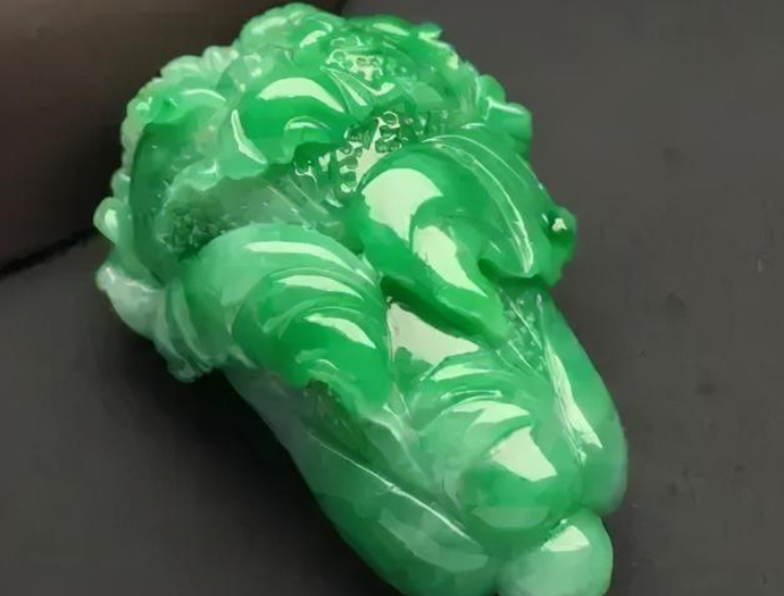 翡翠|能招财的翡翠！翡翠选这四种招财特灵，赶快买起来