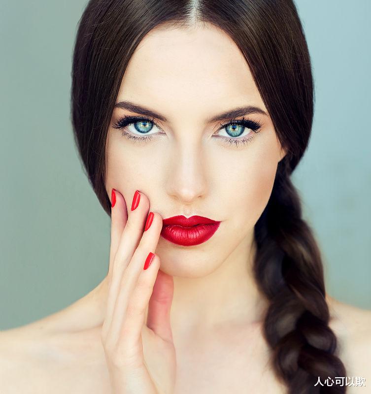 美丽 如何涂抹唇线，实现不可抗拒的美丽双唇
