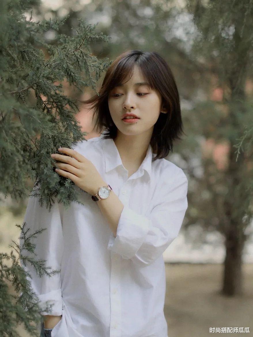 发型|若你今年50岁,建议别留长卷发了,显老!试试这3种短发,真减龄