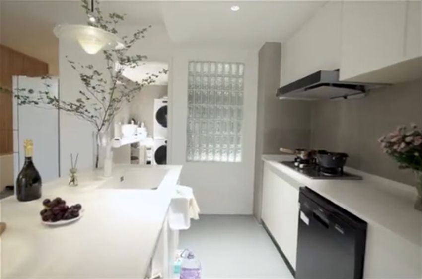 姑娘晒出极简小家：58㎡一室一厅，一人一猫居住倍感舒适