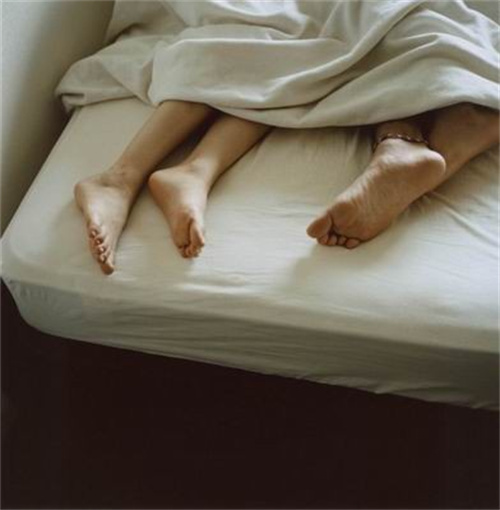湖北一女子为和情人生活,伙同情夫连捅丈夫39刀,没了力气才停手