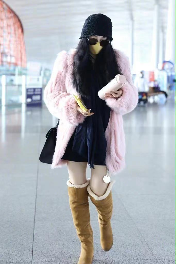 修图|范冰冰与男友人亲密搭肩照曝光！穿男装戴尼姑帽星范足，头发真亮