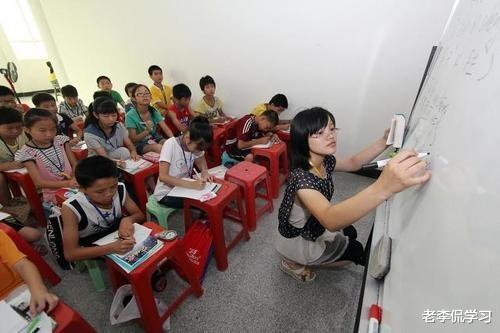 老李侃学习|退休教师开补课班被家长举报，发挥余热竟成错，教育局给出回应