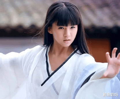 小彩旗|还记得杨丽萍捧红的“小彩旗”吗？网友盼着她变美，如今长成这样