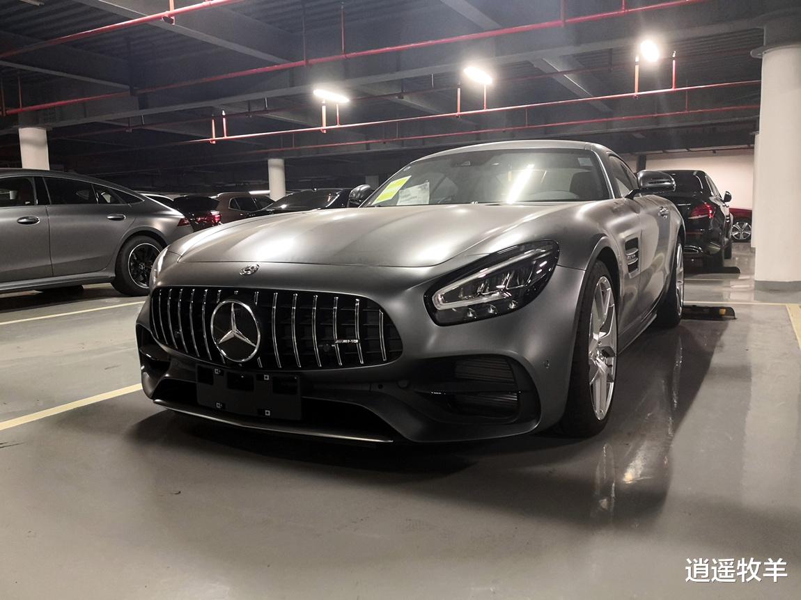 保时捷911 这货号称是奔驰SLS超跑的继任车型,撩妹实力可谓碾压保时捷911