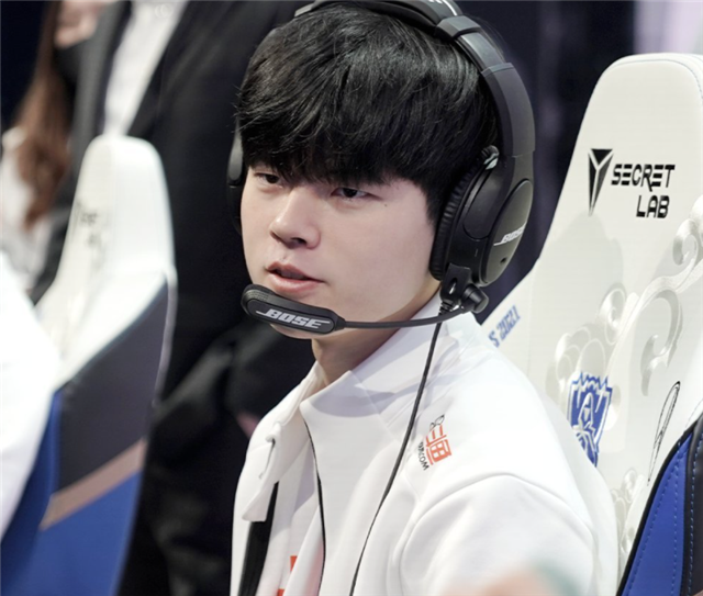 deft|deft回DRX重提一床被子：当初花五十万买的，如今去宿舍一看还在