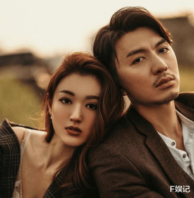 袁伟豪|TVB当家小生袁伟豪秀恩爱庆祝求婚2周年 与老婆嘴对嘴亲吻很甜蜜