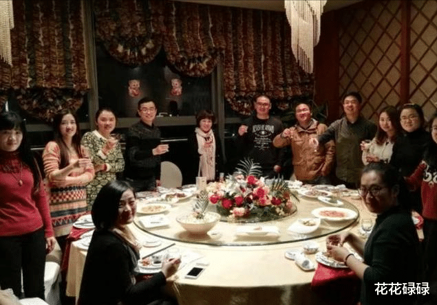 聚会|同学聚会一组照片曝光,异性同学游戏“过火”:醒醒吧,聚什么会