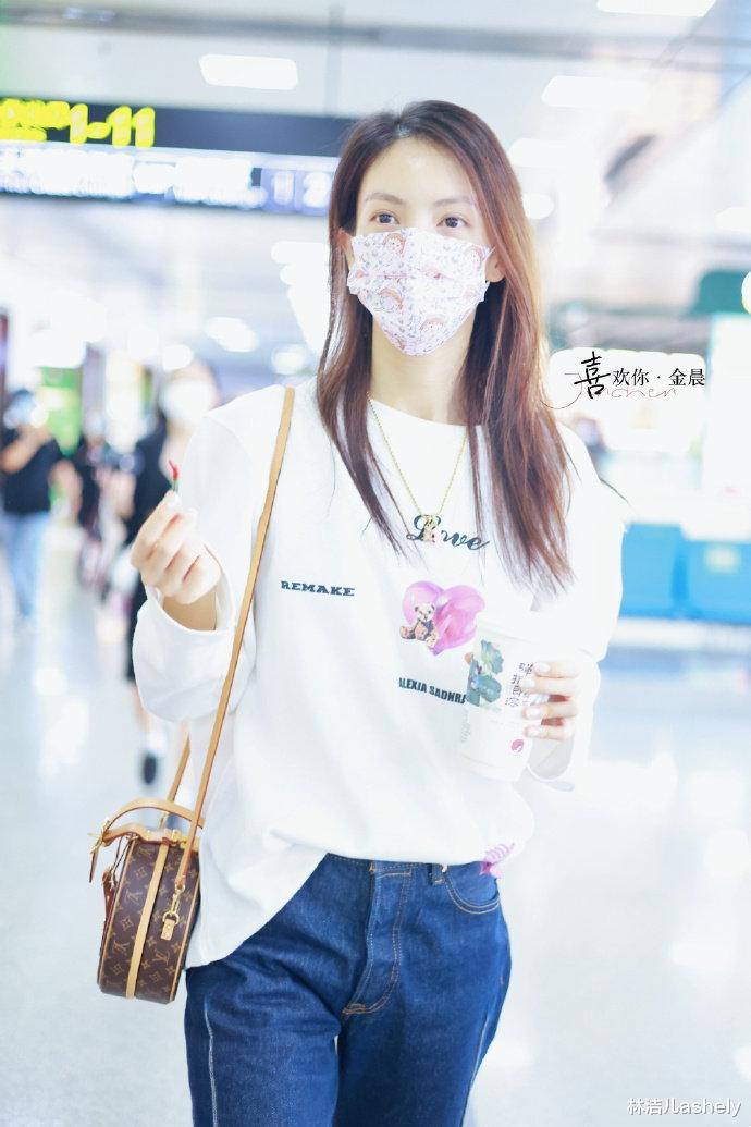 郭德纲 口罩都挡不住杨幂金晨的美颜？原来她们戴口罩的补妆技巧暗藏玄机