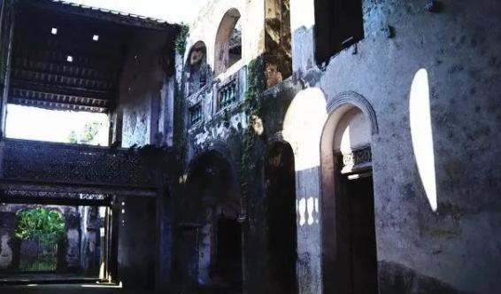 吴哥窟 海南百年“巨富豪宅”，被称“中国版吴哥窟”，今却残破无人识