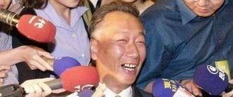 曾馨莹|曾馨莹34岁嫁58岁首富，六年生三胎坐稳百亿豪门女主人，她凭什么