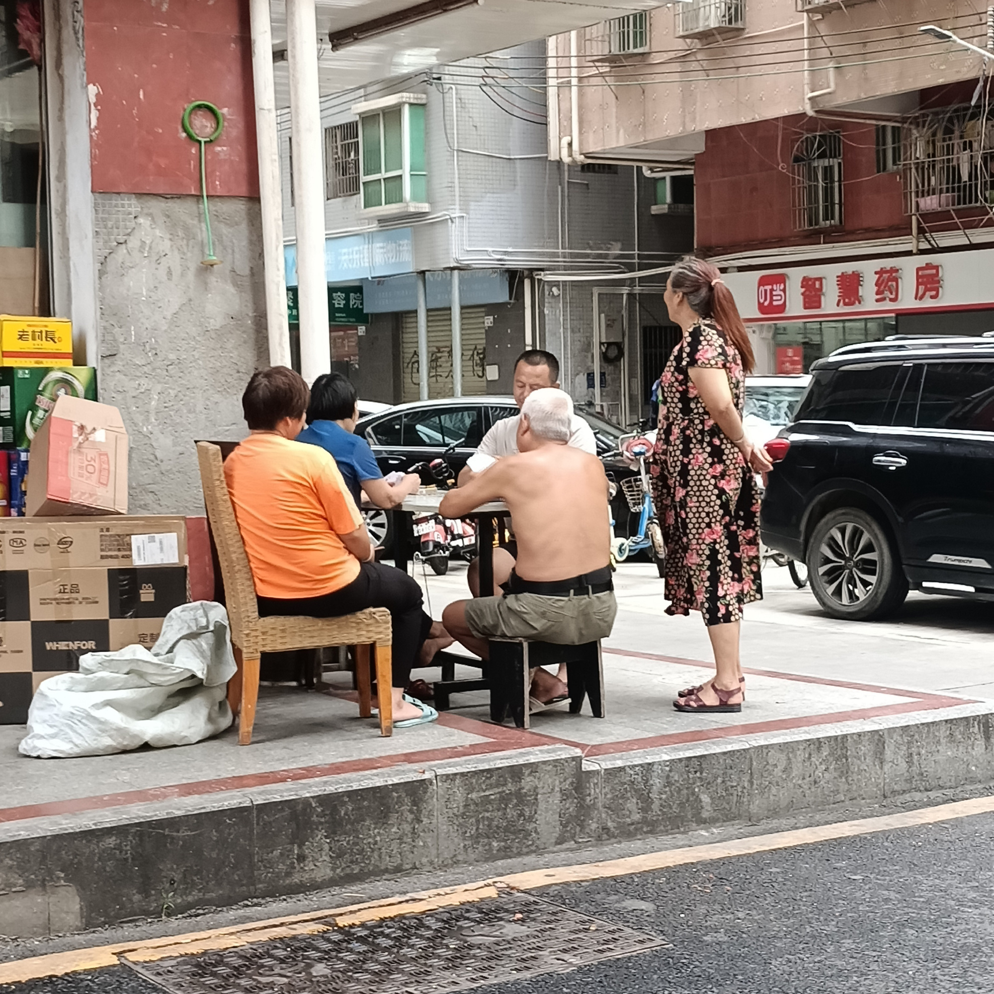 |社会出现“躺平人”月薪只有60万元，住着900万豪宅，开40万车