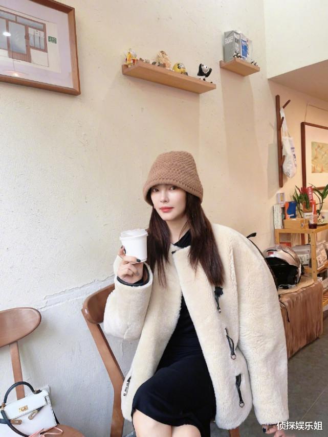 张雨绮|张雨绮现身活动被指脸僵认不出，与自拍差别明显，网友：不要动脸