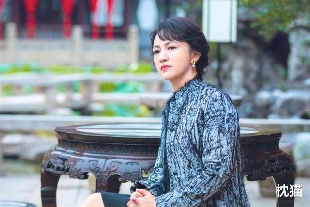 罗海琼|出身普通样貌平平，36岁嫁给华谊总裁，今48岁手握半个娱乐圈