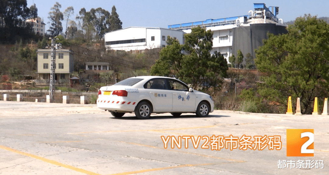 都市条形码 驾考开启“计时”模式！学费有涨有持平