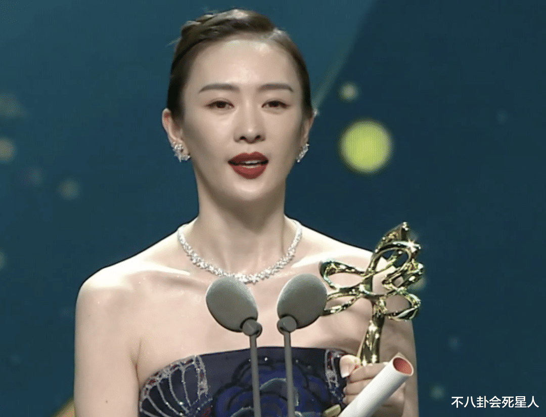热依扎|白玉兰表情大赏：童瑶拿奖热依扎脸黑如锅底，鼓掌都带“恨”
