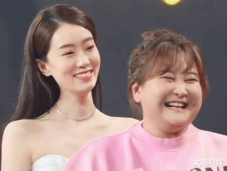 贾玲|贾玲《穿过寒冬拥抱你》热映，谁留意到张小斐？关系好坏一望而知