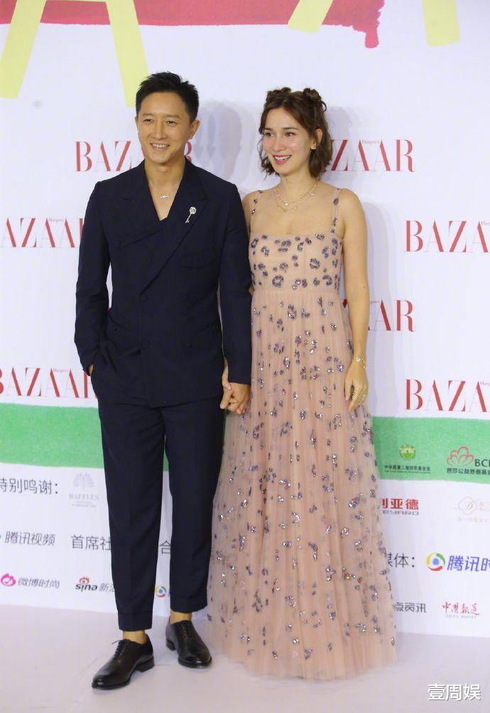 陈伟霆|芭莎慈善夜，陈伟霆牵着杨幂走红毯，前女友baby独自美丽！