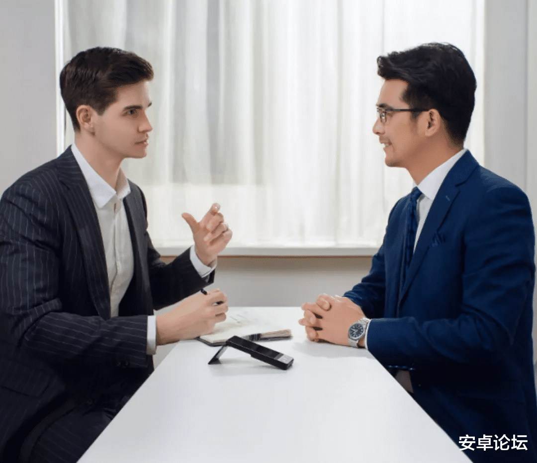 翻译|这款身怀绝技的「双屏」旗舰，吸引到我了