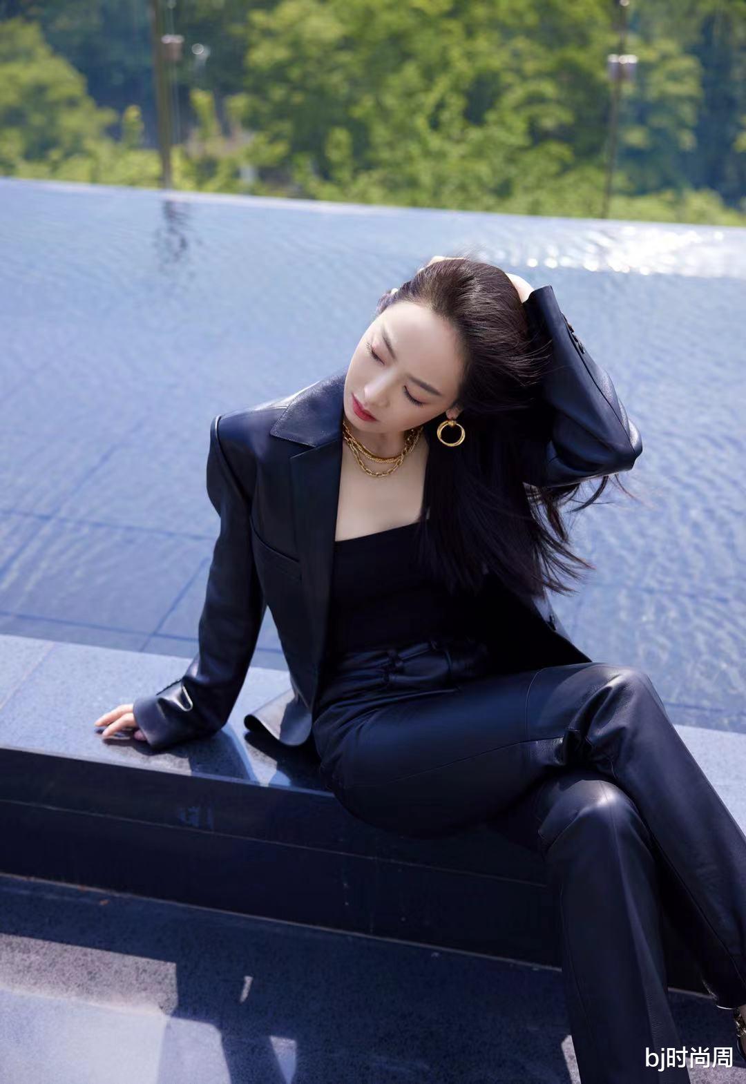 宋茜|宋茜穿皮质套装，特帅，有点霸道总裁既视感
