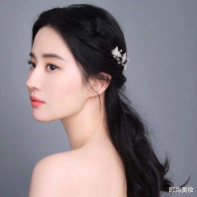 时尚美妆|我国一“低调”颈霜走红，高质价低，网友：用后颈纹渐渐消失