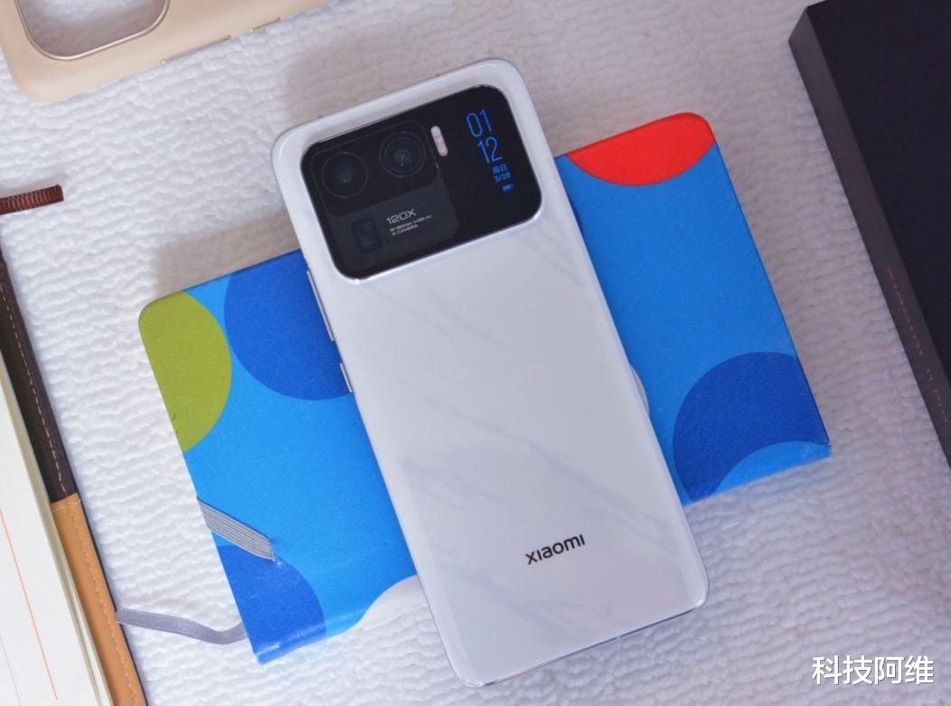 官方直降1300元,12GB+256GB+IP68防水,顶尖陶瓷旗舰加速退场