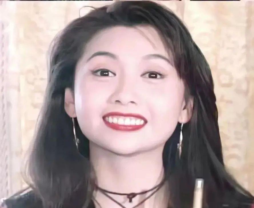 舒淇|晴格格塌鼻梁，嫦娥脸方，这10位女星不整容也好看